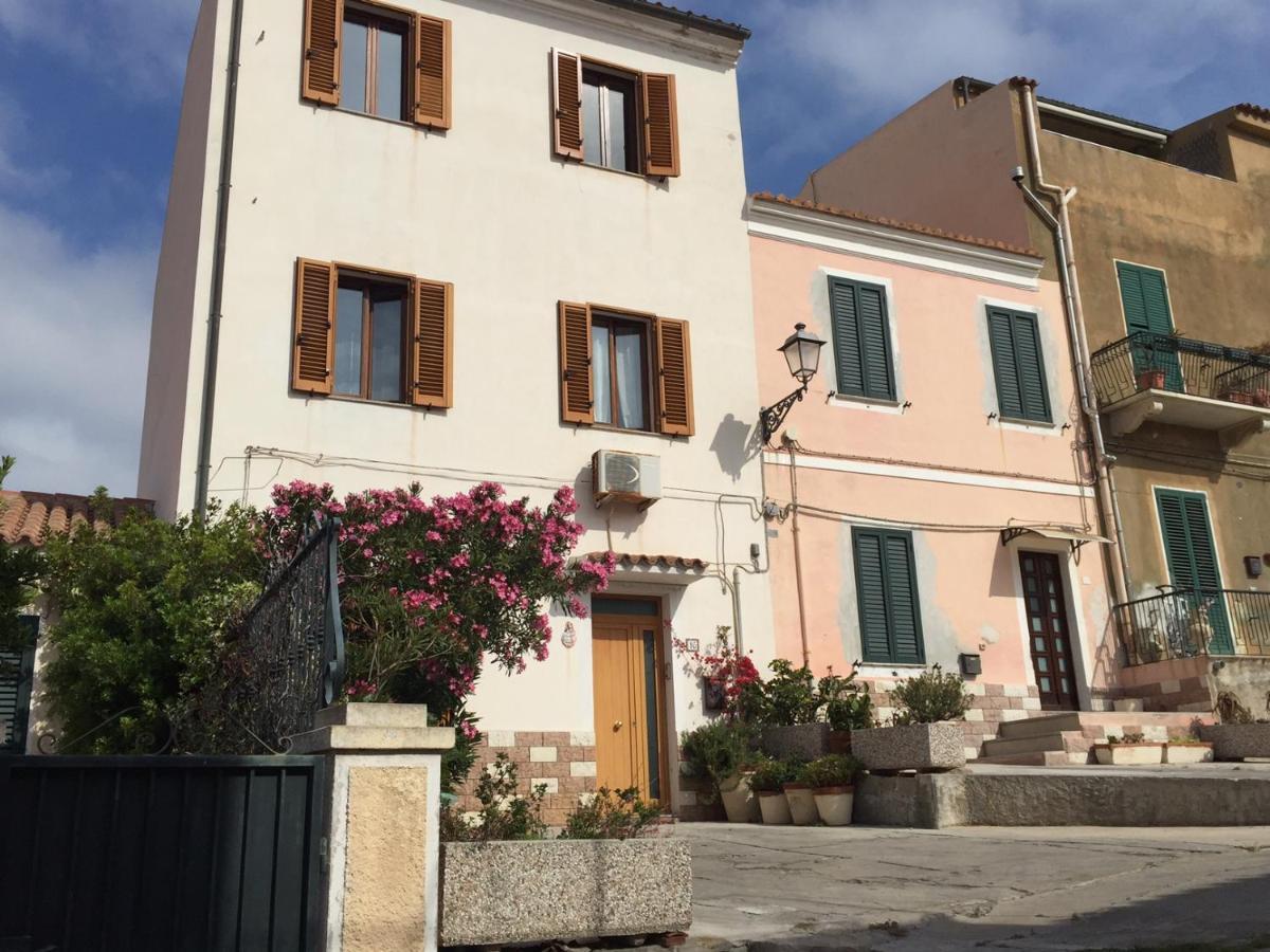 Le Scalette Bed and Breakfast La Maddalena  Exterior foto